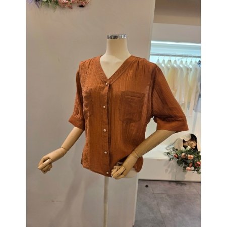 브이넥 양포켓 블라우스