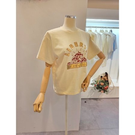 골드 레터링 라운드넥 티셔츠