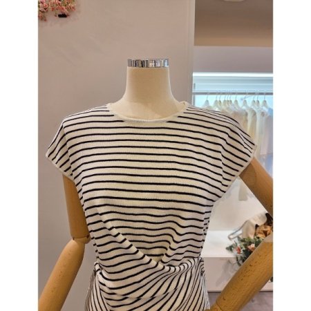 캡소매 언발 스트라이프 니트