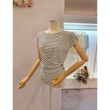 캡소매 언발 스트라이프 니트