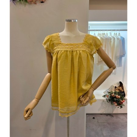 스퀘어넥 자수 블라우스