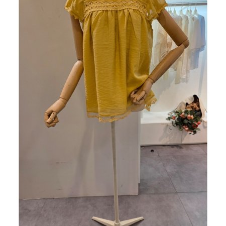 스퀘어넥 자수 블라우스