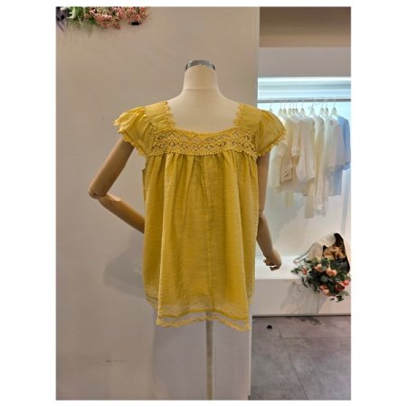 스퀘어넥 자수 블라우스