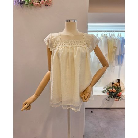 스퀘어넥 자수 블라우스