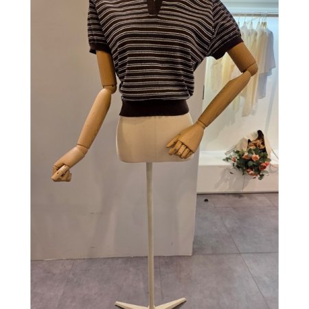 슬릿 카라 숏 니트