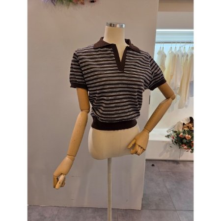 슬릿 카라 숏 니트