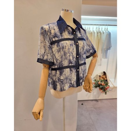 배색 프린트 카라 블라우스