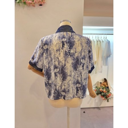 배색 프린트 카라 블라우스