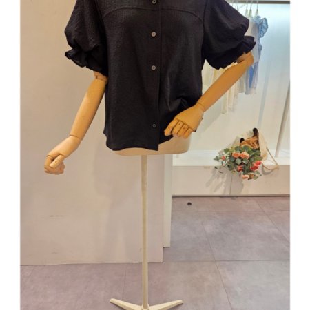 퍼프셔링 소매 카라 블라우스