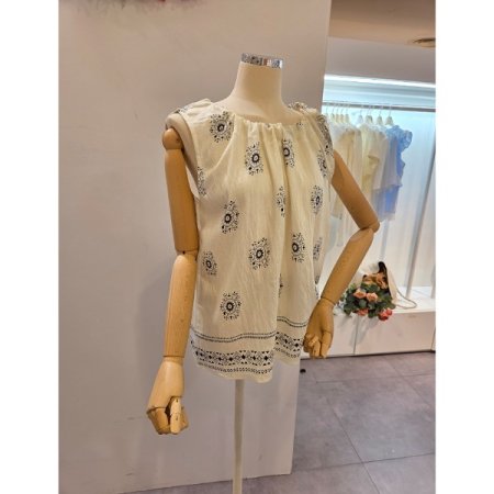 문양 라운드 민소매 블라우스