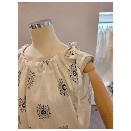 문양 라운드 민소매 블라우스