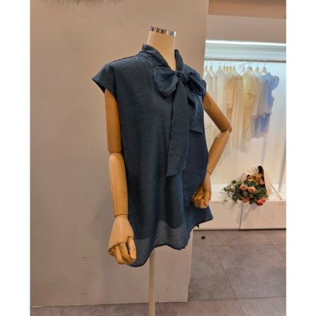 리본타이 민소매 블라우스