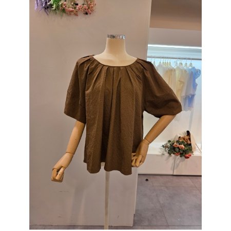 핀턱 라운드넥 블라우스