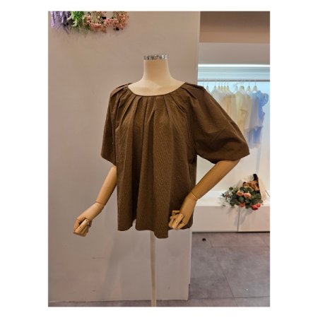 핀턱 라운드넥 블라우스