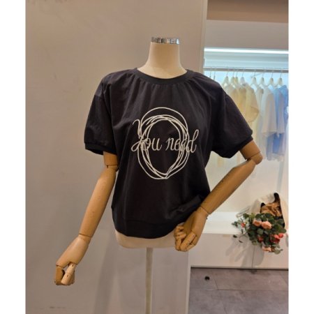 라운드넥 화이트 레터링 티셔츠