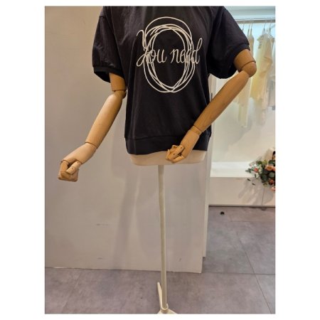 라운드넥 화이트 레터링 티셔츠