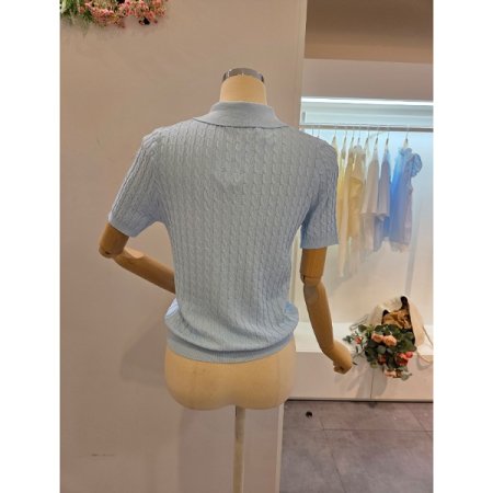 슬릿 카라 꽈배기 니트