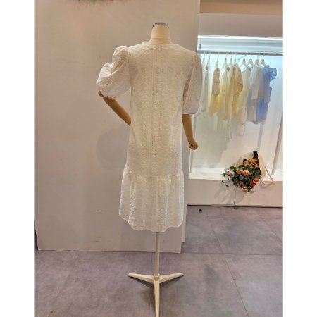 펀칭 브이넥 원피스