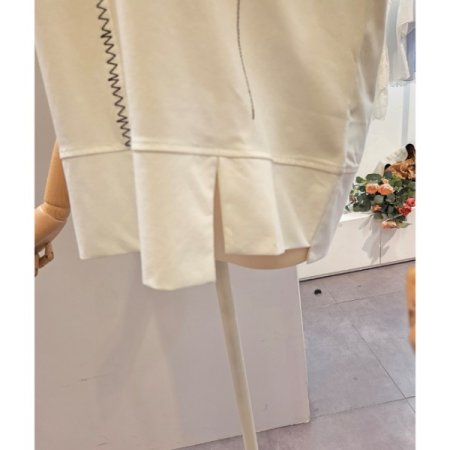 트임 언발 라운드넥 티셔츠