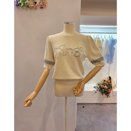 어깨 핀턱 라운드넥 니트