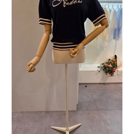 줄 배색 레터링 니트