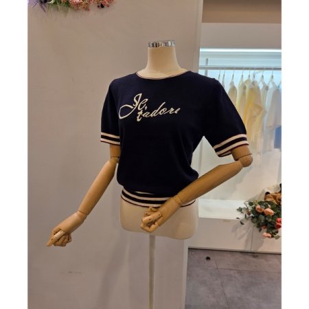 줄 배색 레터링 니트