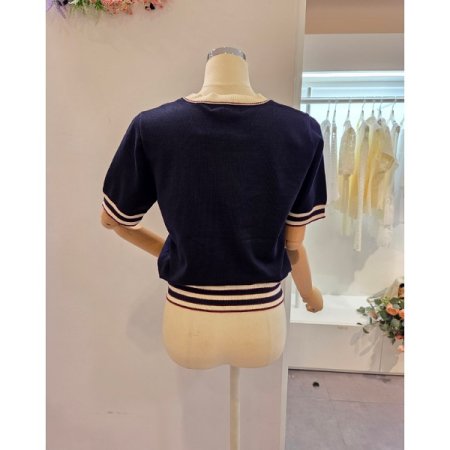 줄 배색 레터링 니트