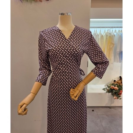 패턴 랩 브이넥 원피스