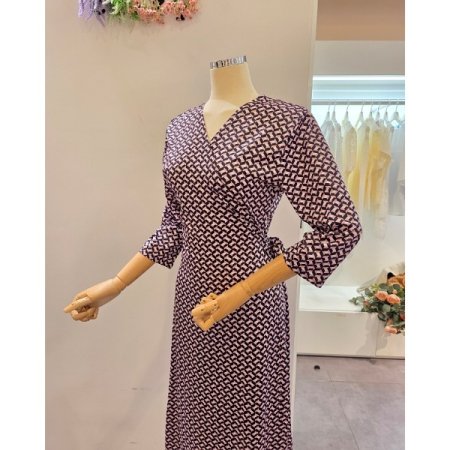 패턴 랩 브이넥 원피스