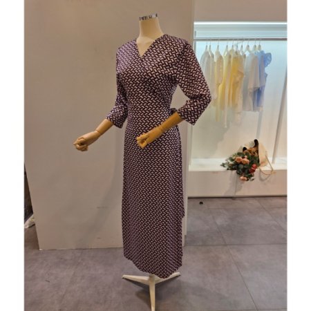 패턴 랩 브이넥 원피스