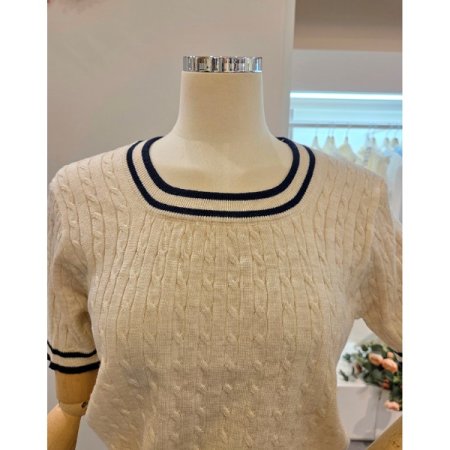 스퀘어넥 꽈배기 니트