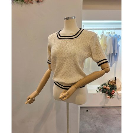 스퀘어넥 꽈배기 니트