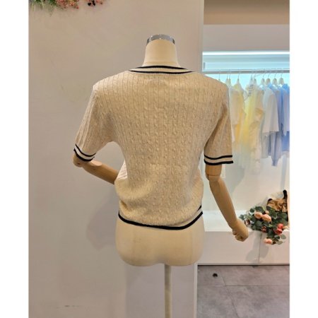 스퀘어넥 꽈배기 니트