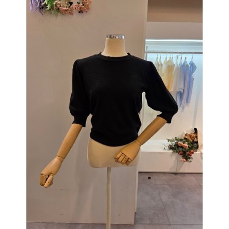 백 장식 퍼프 소매 니트