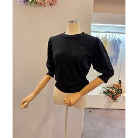 백 장식 퍼프 소매 니트