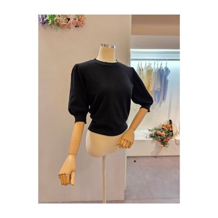 백 장식 퍼프 소매 니트