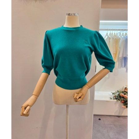 백 장식 퍼프 소매 니트