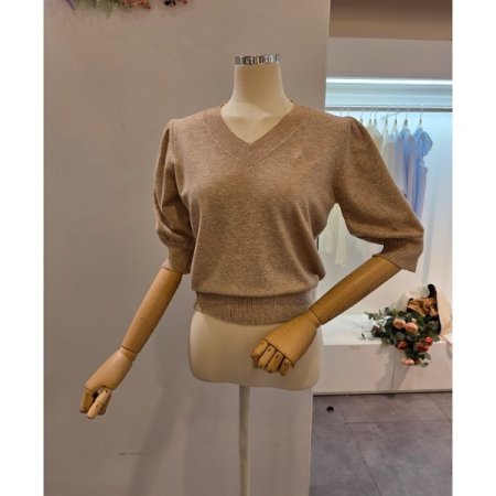 브이넥 퍼프 소매 니트