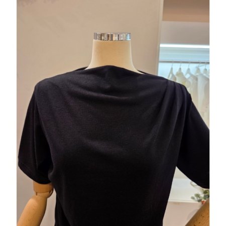 어깨 핀턱 포인트 티셔츠