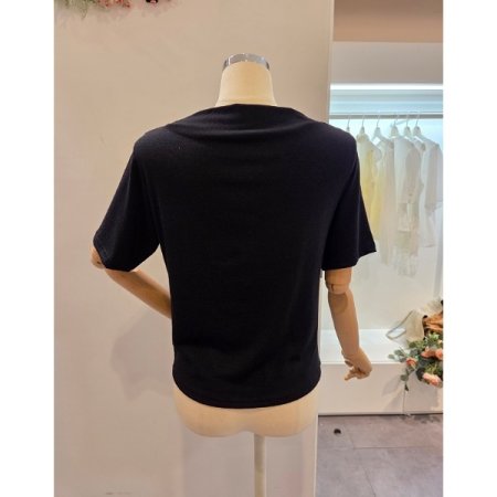 어깨 핀턱 포인트 티셔츠