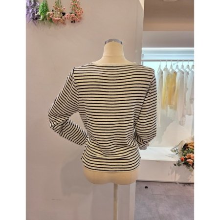 스트라이프 옆 단추 니트