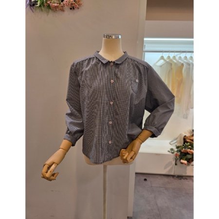 어깨 핀턱 잔체크 블라우스