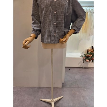 어깨 핀턱 잔체크 블라우스