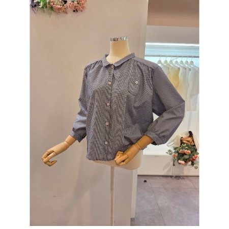 어깨 핀턱 잔체크 블라우스