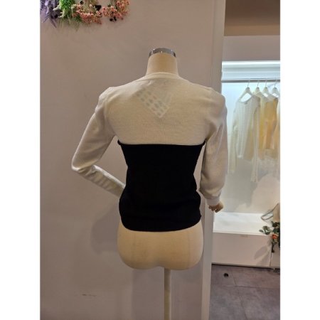 라운드넥 배색 레이어드 니트