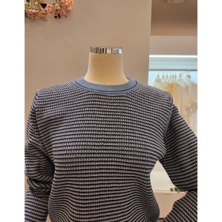 밑단 배색 패턴 라운드 니트