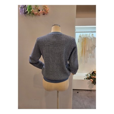 밑단 배색 패턴 라운드 니트