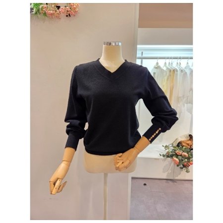 소매장식 브이넥 니트