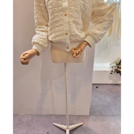 라운드넥 금장 자켓