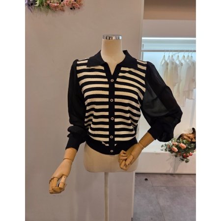 소매 배색 스트라이프 카라 니트